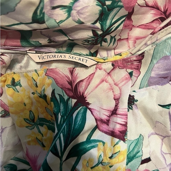 Victoria’s Secret Floral Satin Cami small/medium - Picture 5 of 5